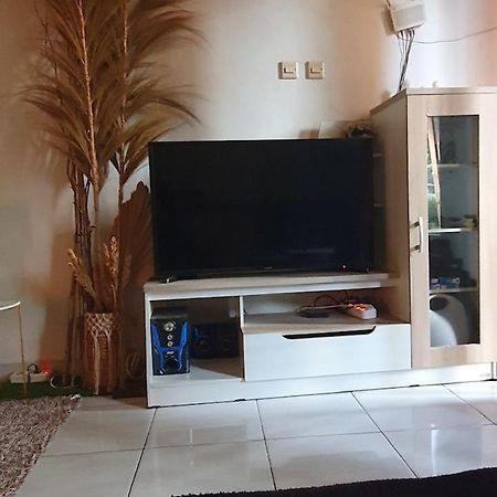 Вилла House In Bekasi Timur Экстерьер фото